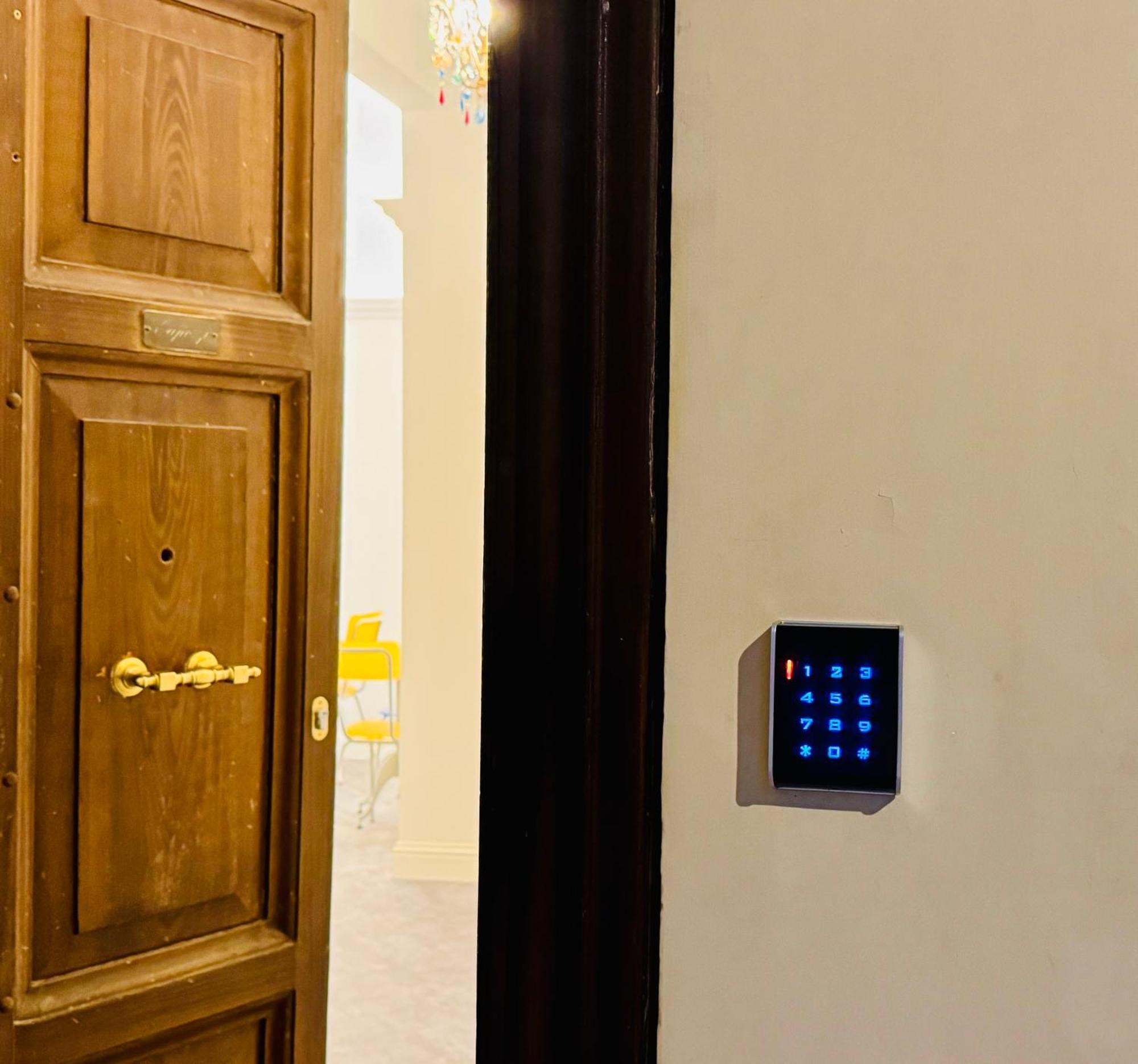 Hotel Antiqua Domus Roma Exterior foto